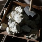 鉱石と掘削道具
